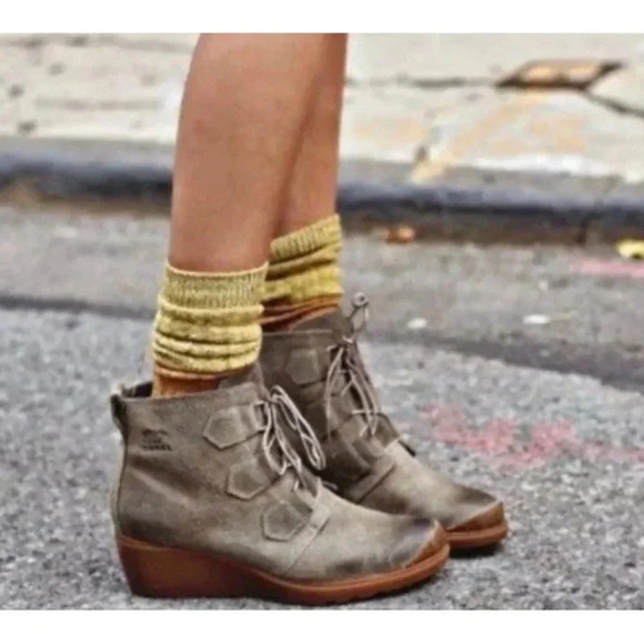 Sorel Boots Women’s 9 Toronto Lace Up Wedge - Picture 2 of 8